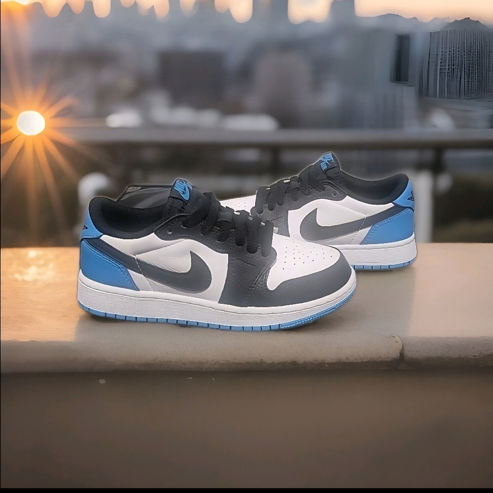 Nike Air Jordan 1 Retro Low OG UNC Dark Powder Blue Size 4Y (5.5 Wmn) Like New.